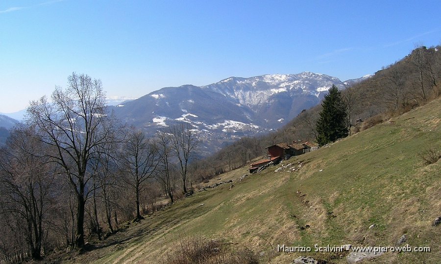 25 Panorama dal sagrato.JPG